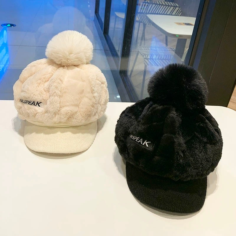 Elegant Vintermössa med Kort Brätte & Söt Tofs
