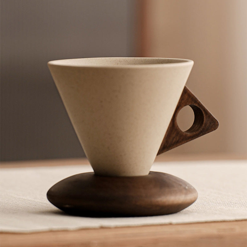 Rustik Kaffekopp i Grovkeramik med Trähandtag