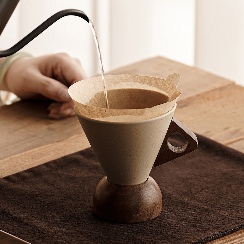 Rustik Kaffekopp i Grovkeramik med Trähandtag