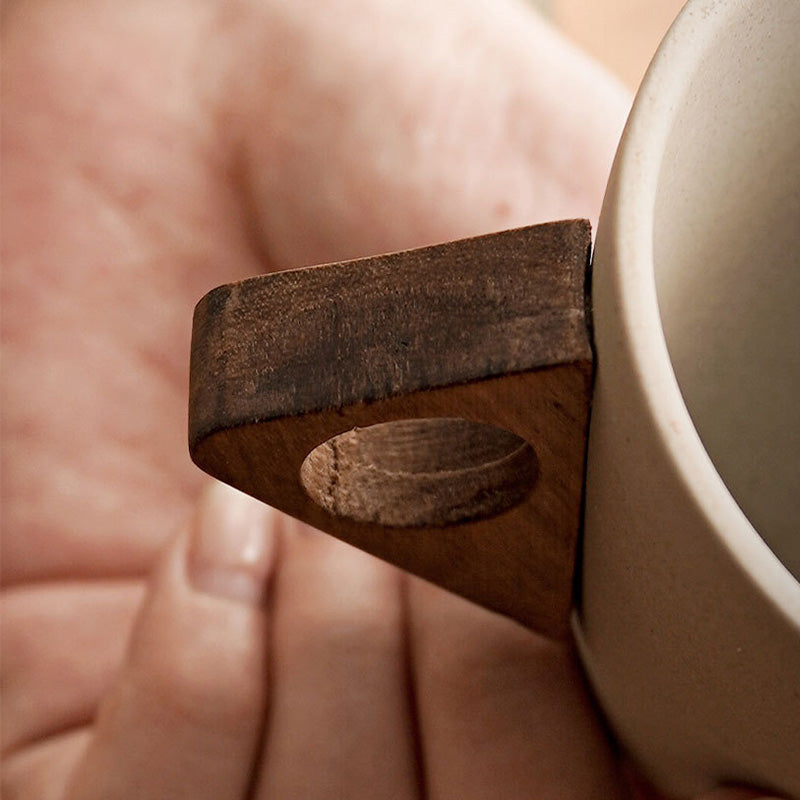 Rustik Kaffekopp i Grovkeramik med Trähandtag