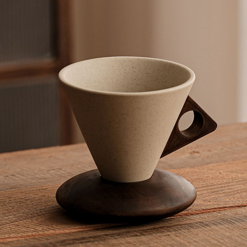 Rustik Kaffekopp i Grovkeramik med Trähandtag
