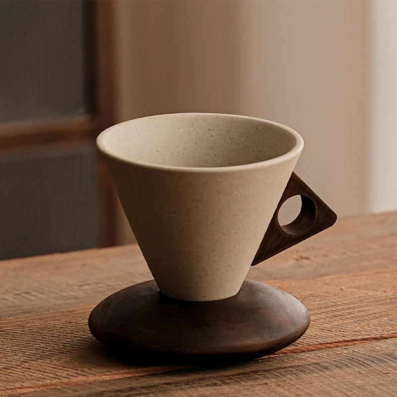 Rustik Kaffekopp i Grovkeramik med Trähandtag